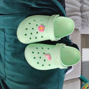 crocs
